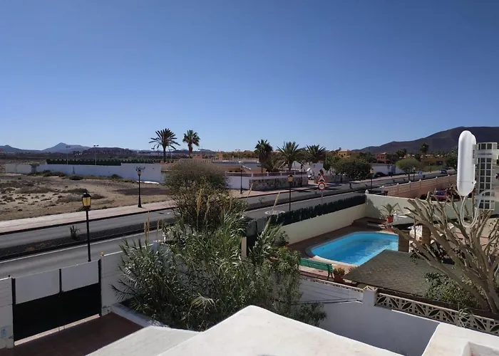 Aloha Surf House בית הארחה *