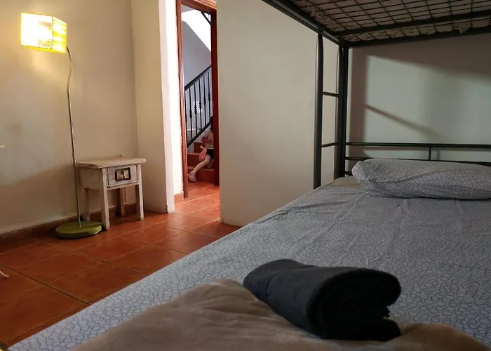 בית הארחה Aloha Surf House *